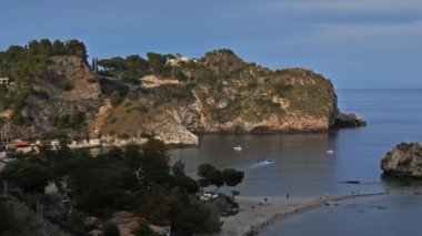 Taormina, Isola Bella, Sicilya, İtalya. Isola Bella, Taormina yakınlarında küçük bir adadır..