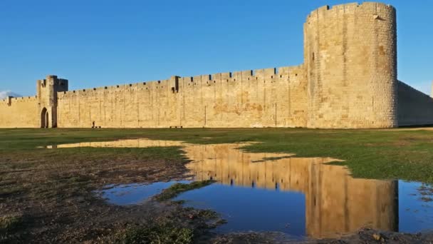 莫特斯 欧内蒂 雨后南侧的城墙 — 图库视频影像