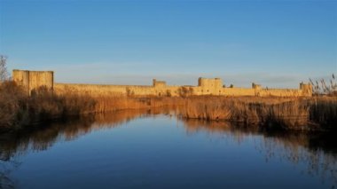Aigues Mortes, Gard, Occitanie, Fransa. Güney tarafındaki surlar