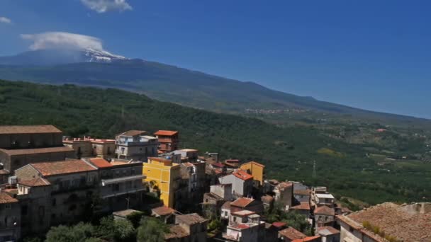 西西里卡斯蒂利昂迪西西里 意大利 来自劳里亚城堡的村庄背景是埃特纳火山 — 图库视频影像