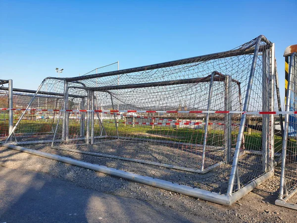 2020年4月7日 コロナ Covid の流行により サッカー場がレンツブルグ地方警察によって封鎖され 違反が確定 — ストック写真
