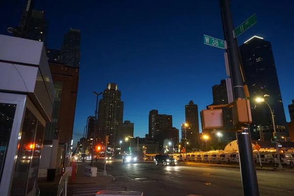 Blick Auf Das Hinter Den Wolkenkratzern Manhattan Glühende Sonnenlicht — Stockfoto