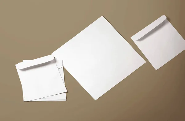 Enveloppes Vierges Avec Papier Sur Fond Brun — Photo