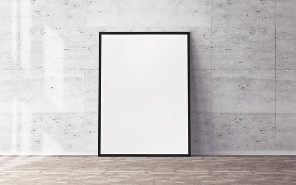 Ahşap zeminde çerçeveli beyaz boş poster.