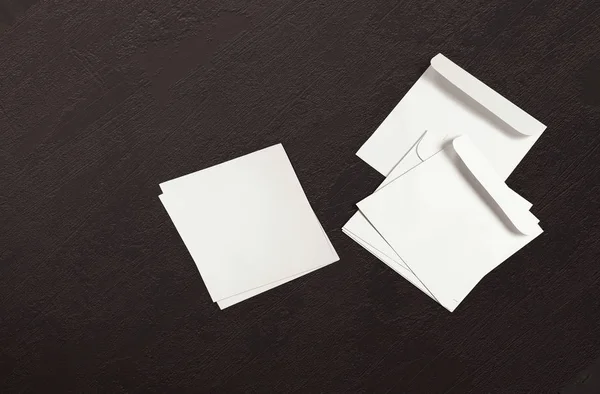 Envelopes Brancos Cartões Postais Fundo Top Vista Envelope Branco Mockup — Fotografia de Stock