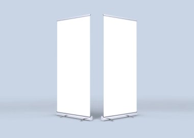 Sarma pankartlar duruyor. Boş şablon modelleri. Sergi standı afişleri, sizin için izole edilmiş ekran tasarımı. Yazdırmak için dikey boş beyaz rulo.