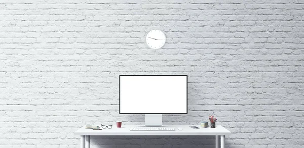 Masada yeni bilgisayar ve ofis araçları var. Boş masaüstü bilgisayar ekranı. Modern yaratıcı çalışma alanı geçmişi. Ön görünüm.