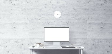 Masada yeni bilgisayar ve ofis araçları var. Boş masaüstü bilgisayar ekranı. Modern yaratıcı çalışma alanı geçmişi. Ön görünüm.