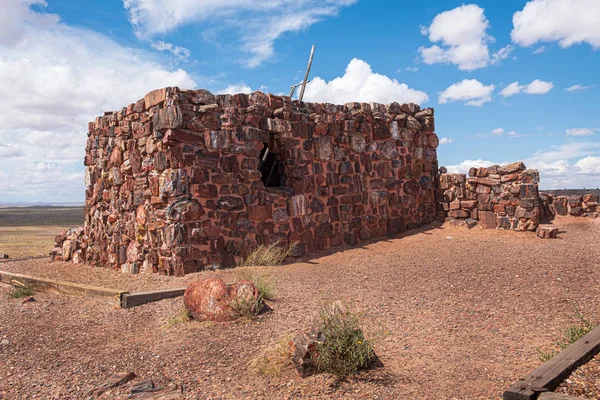 Das in den 1930er Jahren ausgegrabene und wieder aufgebaute Puebloan-Achathaus mehr — Stockfoto