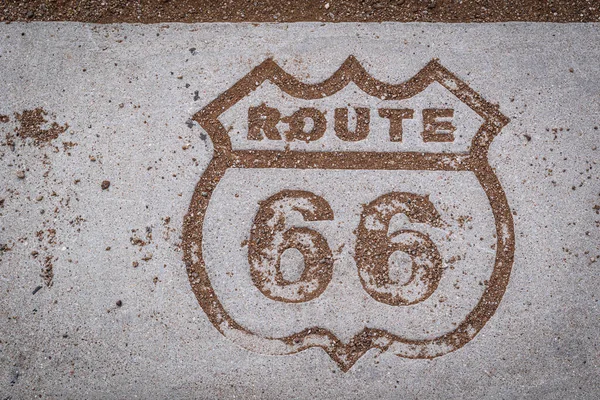 Sand Umreißt Die Geätzten Insignien Der Route Entlang Der Hauptstraße — Stockfoto