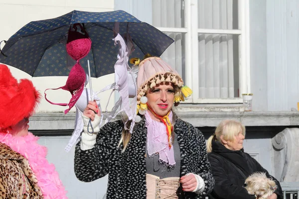 Aalst Belgien Februar 2018 Unbekannte Kostümierte Karnevalisten Feiern Beim Alljährlichen — Stockfoto