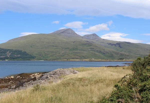 Montaña Ben More Vista Desde Pennyghael Mirando Través Loch Scridain — Foto de Stock