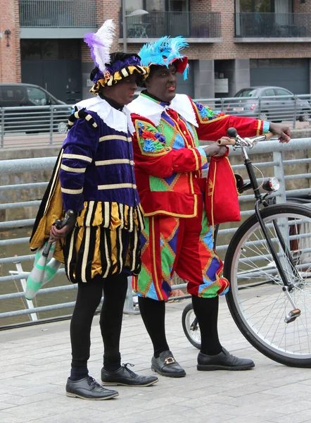 Aalst Belgium November 2016 Два Барвисто Одягнених Zwarte Piets Black — стокове фото