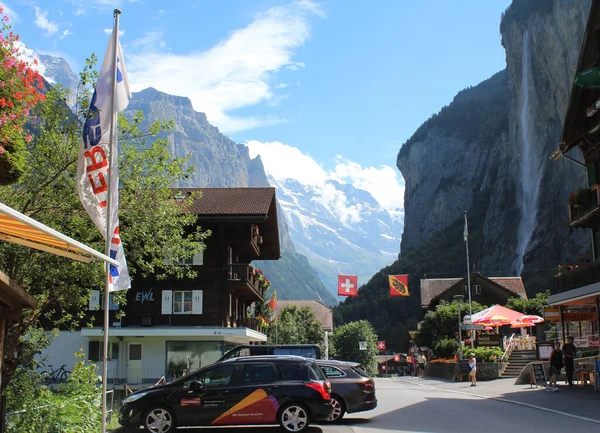 劳特伯伦 Switzerland 2016年7月29日 瑞士最受欢迎的旅游胜地 伯纳斯奥伯兰的美丽的劳特伯伦宁村 — 图库照片