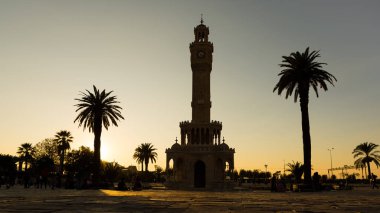 İzmir saat kulesi ve Konak Meydanı