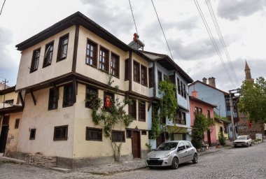 Afyonkarahisar, Türkiye, 28.07.2017 eski yerleşim yeri ve tarihi evler, Afyonkarahisar sokakları. Haber amaçlı..