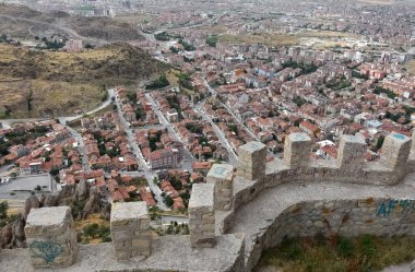 Afyonkarahisar, Türkiye, 28.07.2017 eski yerleşim yeri ve tarihi evler, Afyonkarahisar sokakları. Haber amaçlı..
