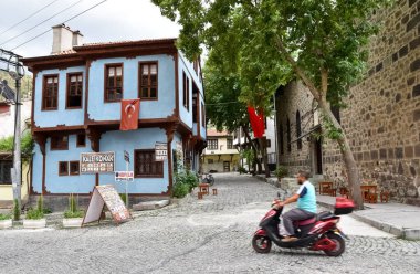 Afyonkarahisar, Türkiye, 28.07.2017 eski yerleşim yeri ve tarihi evler, Afyonkarahisar sokakları. Haber amaçlı..