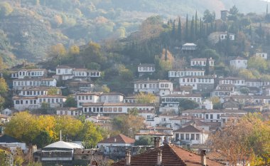 İzmir, Türkiye 26 Kasım 2017 Sirince Köyü ve tarihi evler. Haber amaçlı.