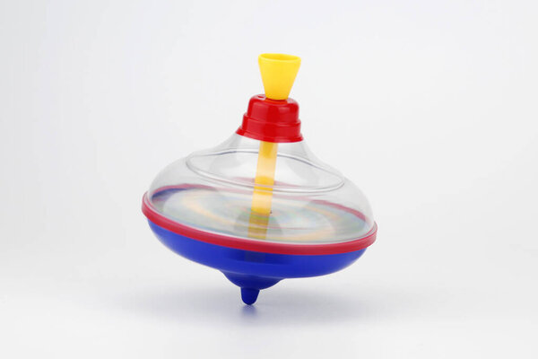 Красочный вихрь изолирован на белом фоне. Цветная колышка на белом фоне
