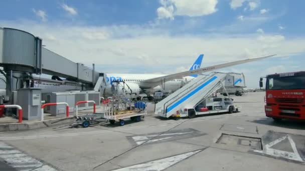 Madrid Spanien Juli 2019 Barajas Flygplats Utsikt Över Flygplan Aireuropa — Stockvideo