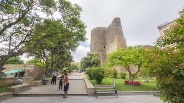 Baku, Azerbeidzjan - 10 april 2016 Maiden Tower Time-lapse video — Stockvideo