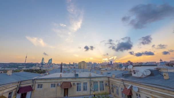 BAKU, AZERBAIJAN- IUNIE 16, 2017 Ora vizualizării acoperișului — Videoclip de stoc