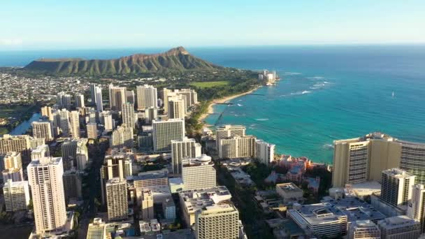 Vista aérea cidade de Honolulu perto do oceano — Vídeo de Stock
