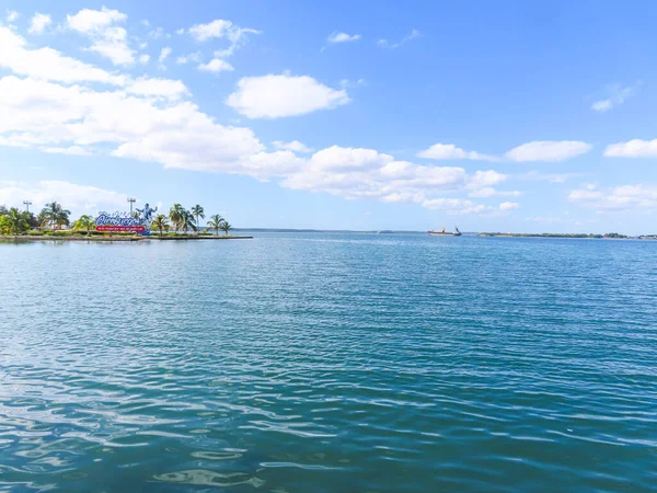 Atlanten med en ö i Karibien utanför Kuba — Stockfoto
