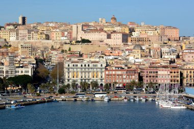 Cagliari, Sardunya adasının başkenti olan ve çok sayıda uygarlığın geçişini gören bir İtalyan şehridir..