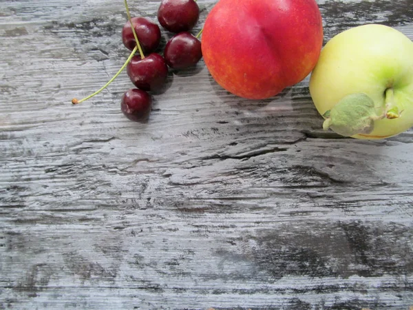 Varias Frutas Sobre Fondo Gris Lugar Para Texto Melocotón Manzana — Foto de Stock