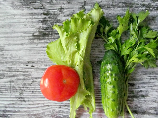 Varias Verduras Sobre Fondo Oscuro Lechuga Pepino Perejil Tomate — Foto de Stock