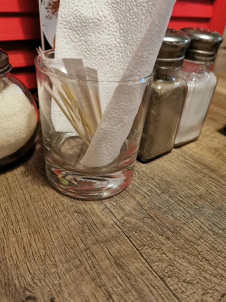 Bicchiere Stuzzicadenti Sul Tavolo — Foto Stock