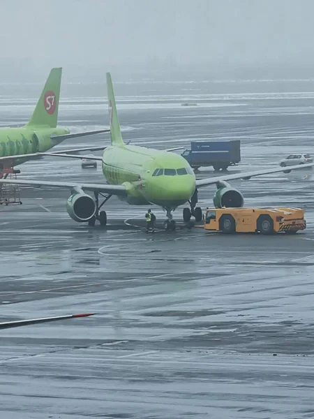 Flughafen Domodedowo Moskau Startende Und Landende Flugzeuge — Stockfoto