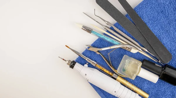 Ferramentas Manicure Estão Deitados Uma Toalha Azul — Fotografia de Stock