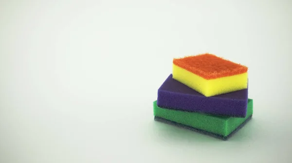 Esponjas Lavado Platos Multicolores Sobre Fondo Blanco — Foto de Stock
