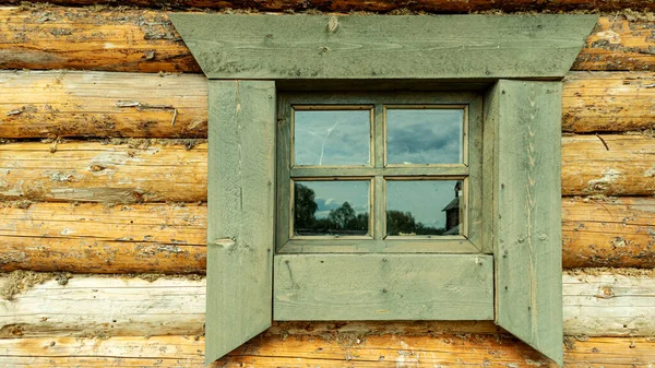 Holzfenster Einer Alten Bauernhütte — Stockfoto