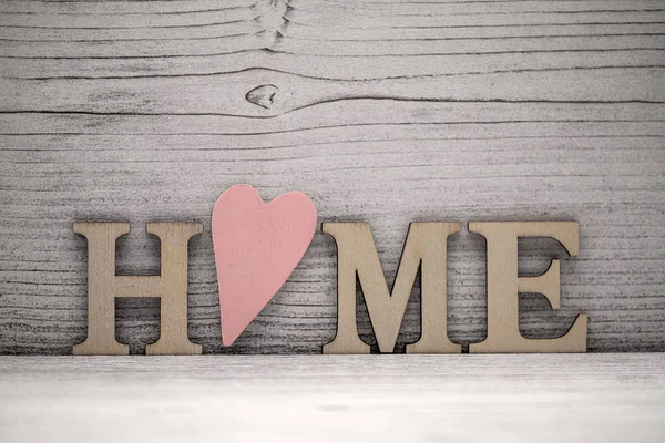 The word home in wooden letters, shabby chic home decoration — Stock Photo, Image