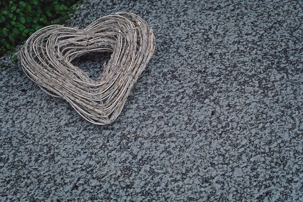 Eenvoudige Hart Gebonden Van Takken — Stockfoto