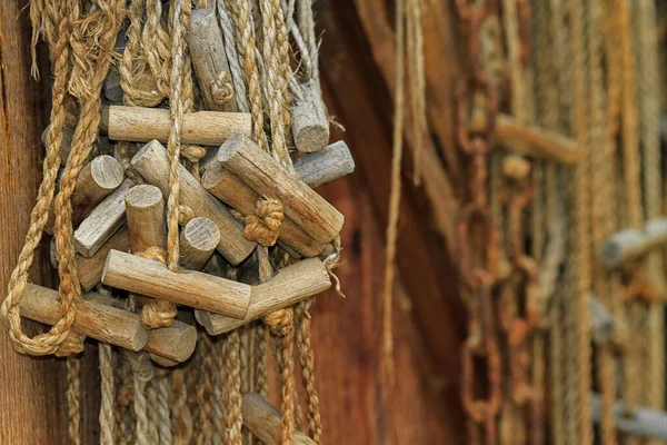 Cordas Com Cabos Madeira Pendurados Uma Parede Suprimentos Pesca — Fotografia de Stock
