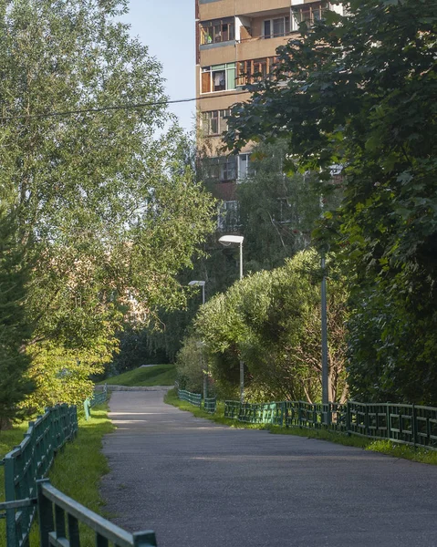 Zelenograd Sommerpfad Durch Die Höfe Des Bezirks — Stockfoto