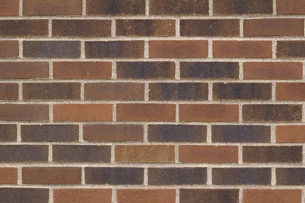 伝統的なランニングボンドレンガのパターンで 茶色の様々な色合いでヴィンテージ粘土レンガの壁のテクスチャの背景 — ストック写真