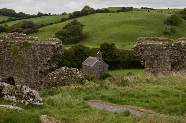 View Irish Countryside Church Hilltop Castle Ruin Ireland — Stock Photo, Image