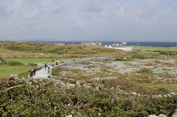 Vista Paisagem Terreno Rústico Das Ilhas Aran Irlanda Com Oceano — Fotografia de Stock
