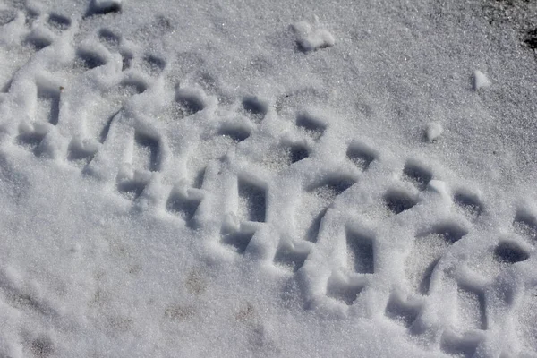 Abstrakte Textur Hintergrund Von Autoreifenspuren Auf Einer Schneebedeckten Wintergrundfläche — Stockfoto