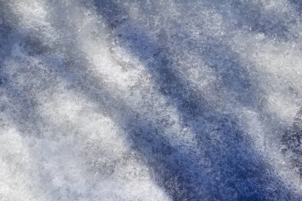 氷の冬の雪面の食感背景と影絵効果 — ストック写真