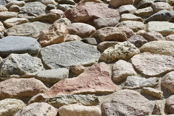 Natürliche Felswand Textur Hintergrund Mit Bunten Robusten Steinen Verschiedenen Formen — Stockfoto