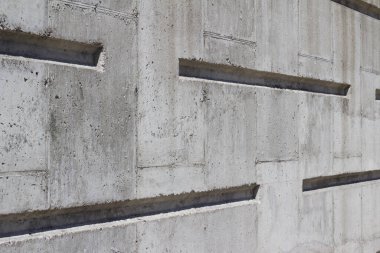 Modern çizgi tasarımı ile beyaz beton duvar dokusu arkaplanının görüntüsünü kapat (açı görünümü)