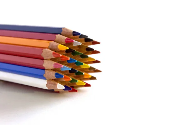 하얀 배경에 있는 색연필 — 스톡 사진