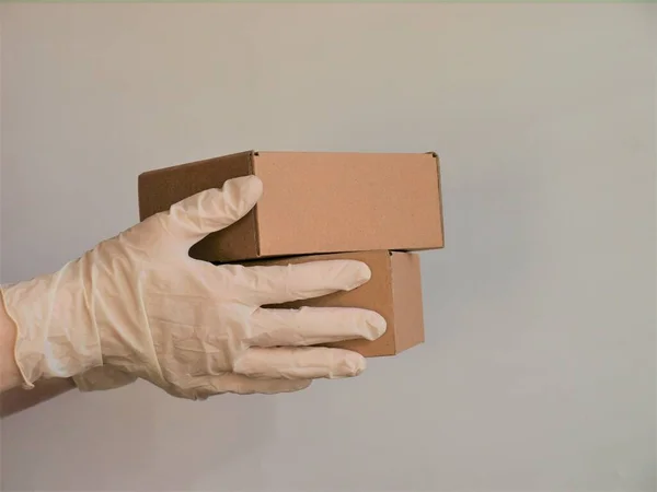 Kurierhände Weißen Medizinischen Latex Handschuhen Liefern Während Der Coronovirus Epidemie — Stockfoto
